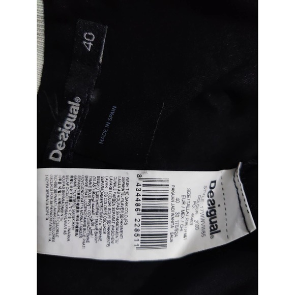 Elegant Black Sleeveless Dress - Picture 8 of 8